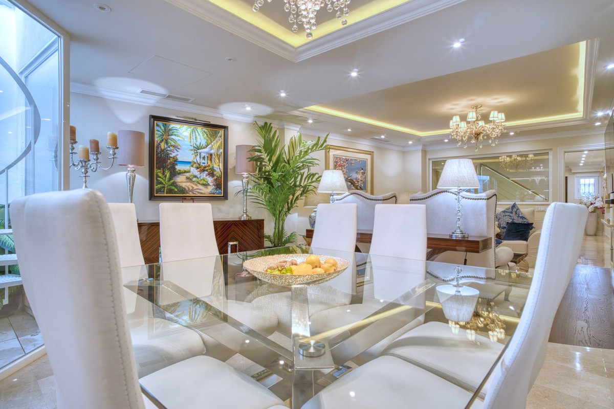 4 Bedroom Villa for Sale in Marbella — 8