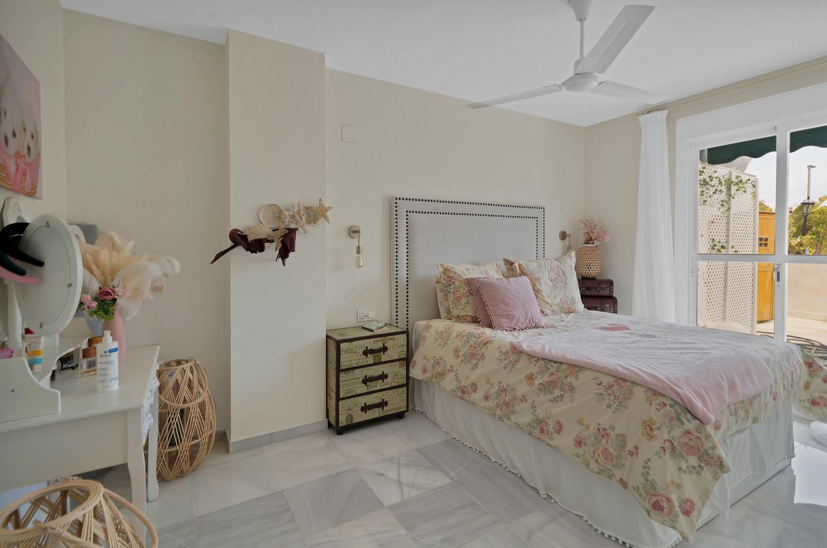 2 Bedroom Apartment for Sale in Marbella — view 10