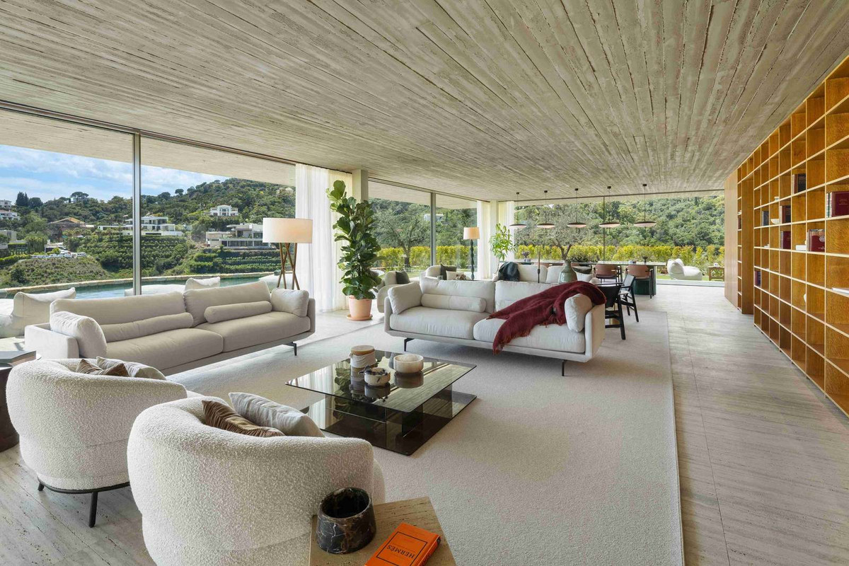 7 Bedroom Villa for Sale in Benahavís