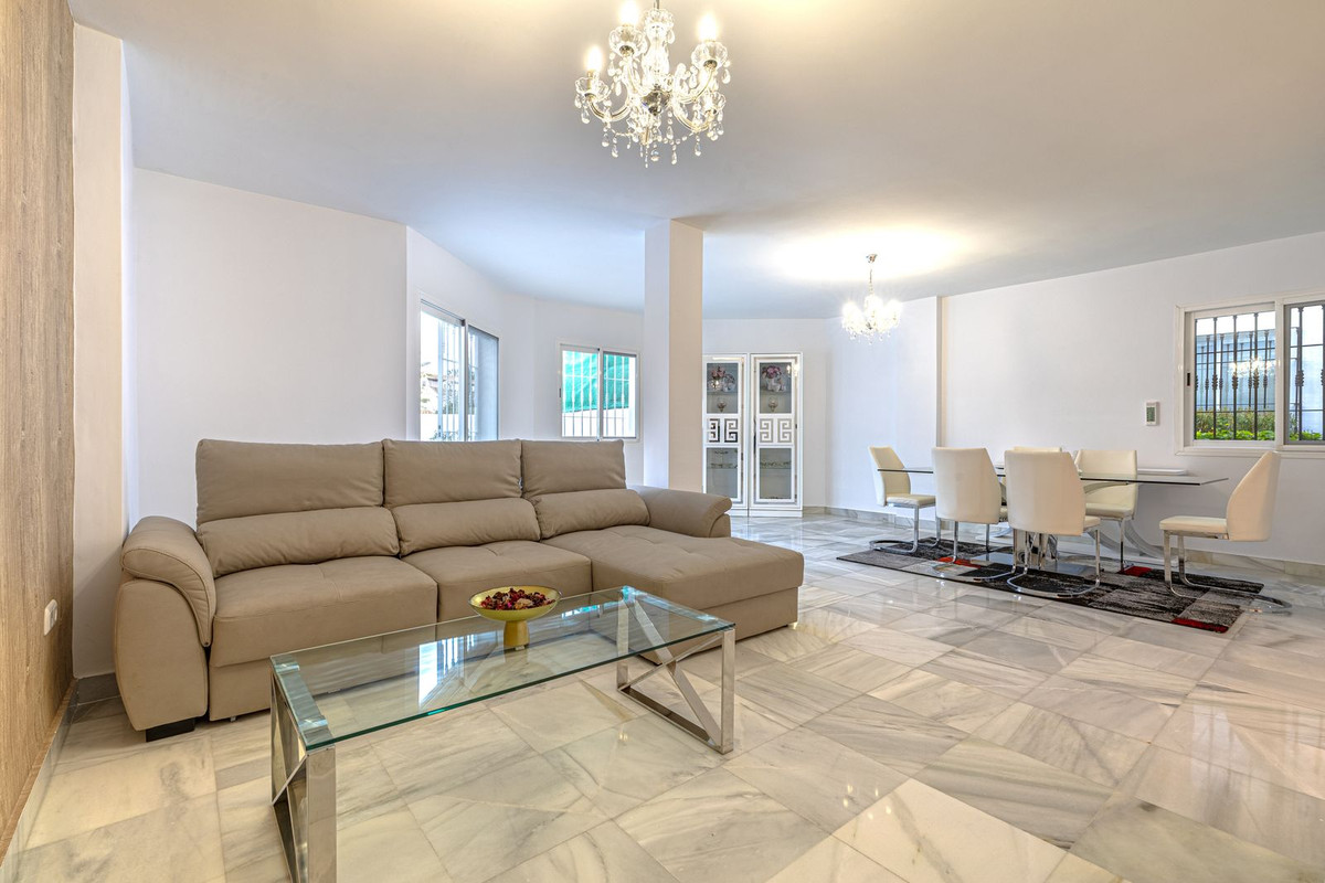 3 Bedroom Villa for Sale in Nueva Andalucía — 2