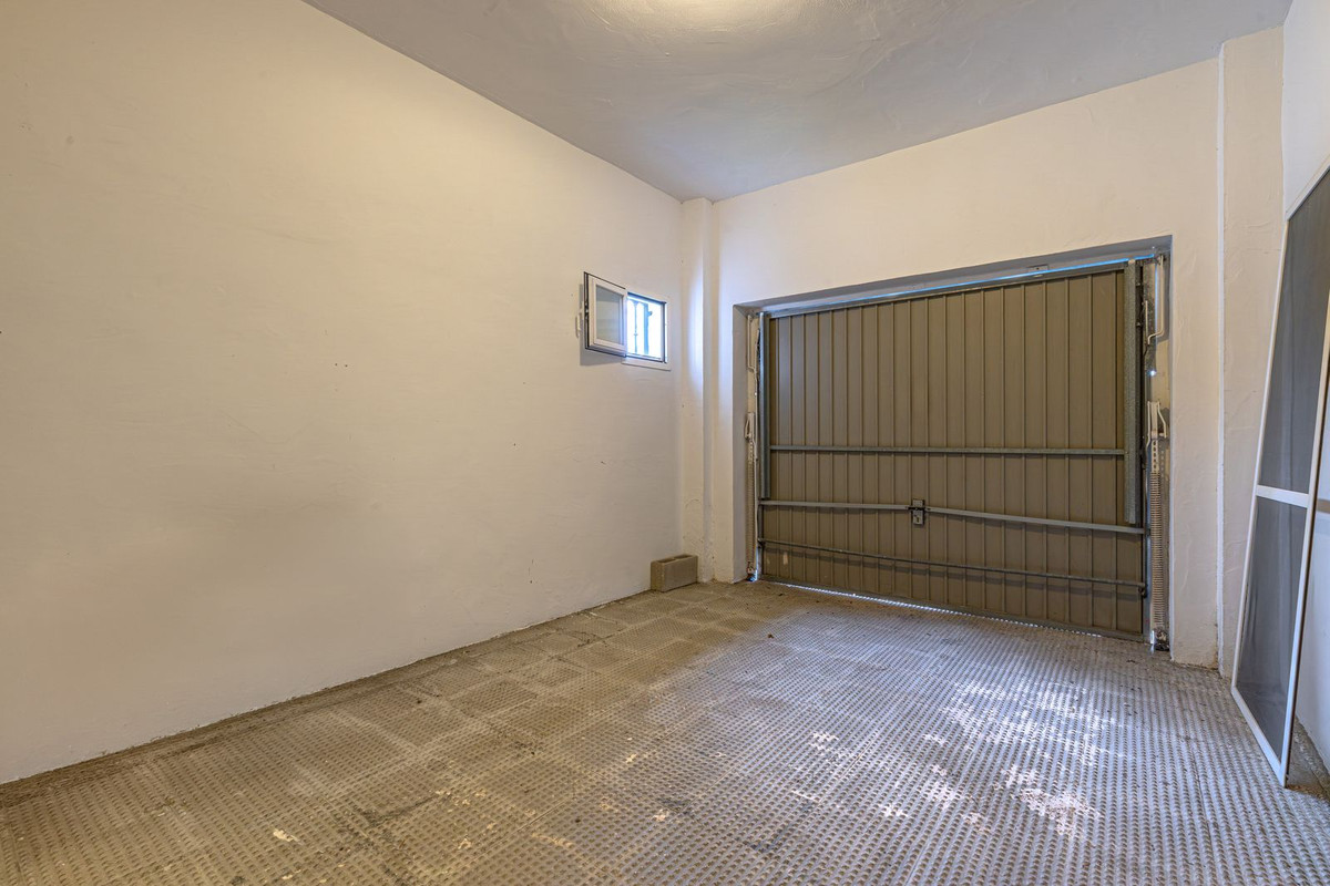 3 Bedroom Villa for Sale in Nueva Andalucía — 4