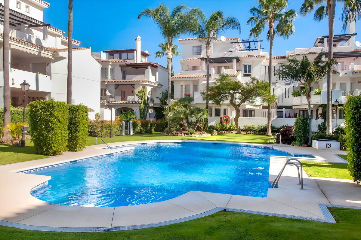 3 Bedroom Villa for Sale in Nueva Andalucía — 5