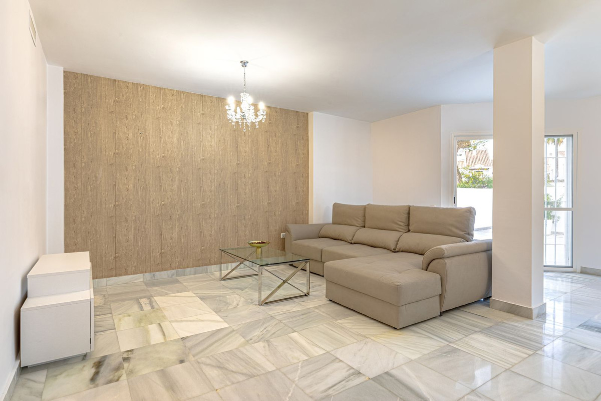3 Bedroom Villa for Sale in Nueva Andalucía — 6