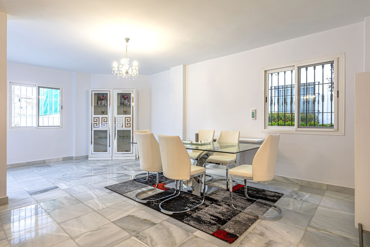 3 Bedroom Villa for Sale in Nueva Andalucía — 7