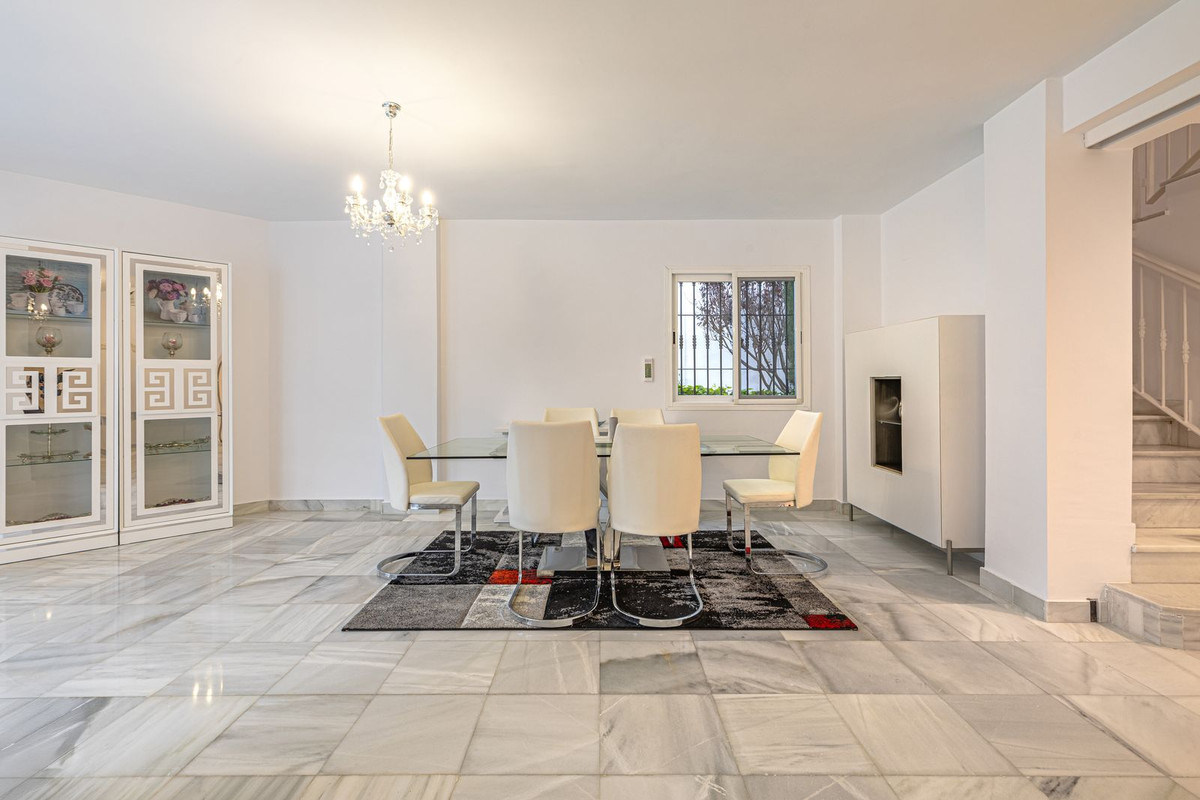 3 Bedroom Villa for Sale in Nueva Andalucía — 8