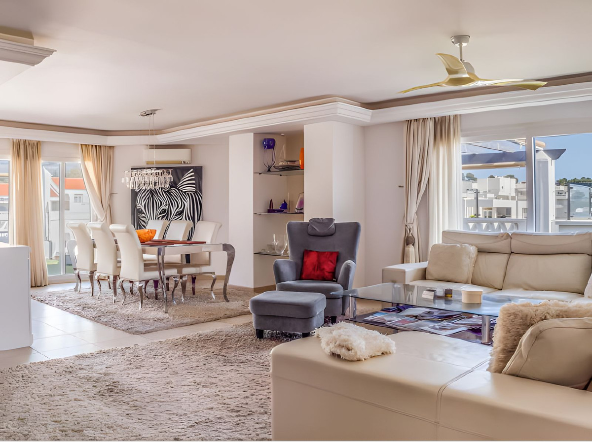3 Bedroom Apartment for Sale in La Campana — 2