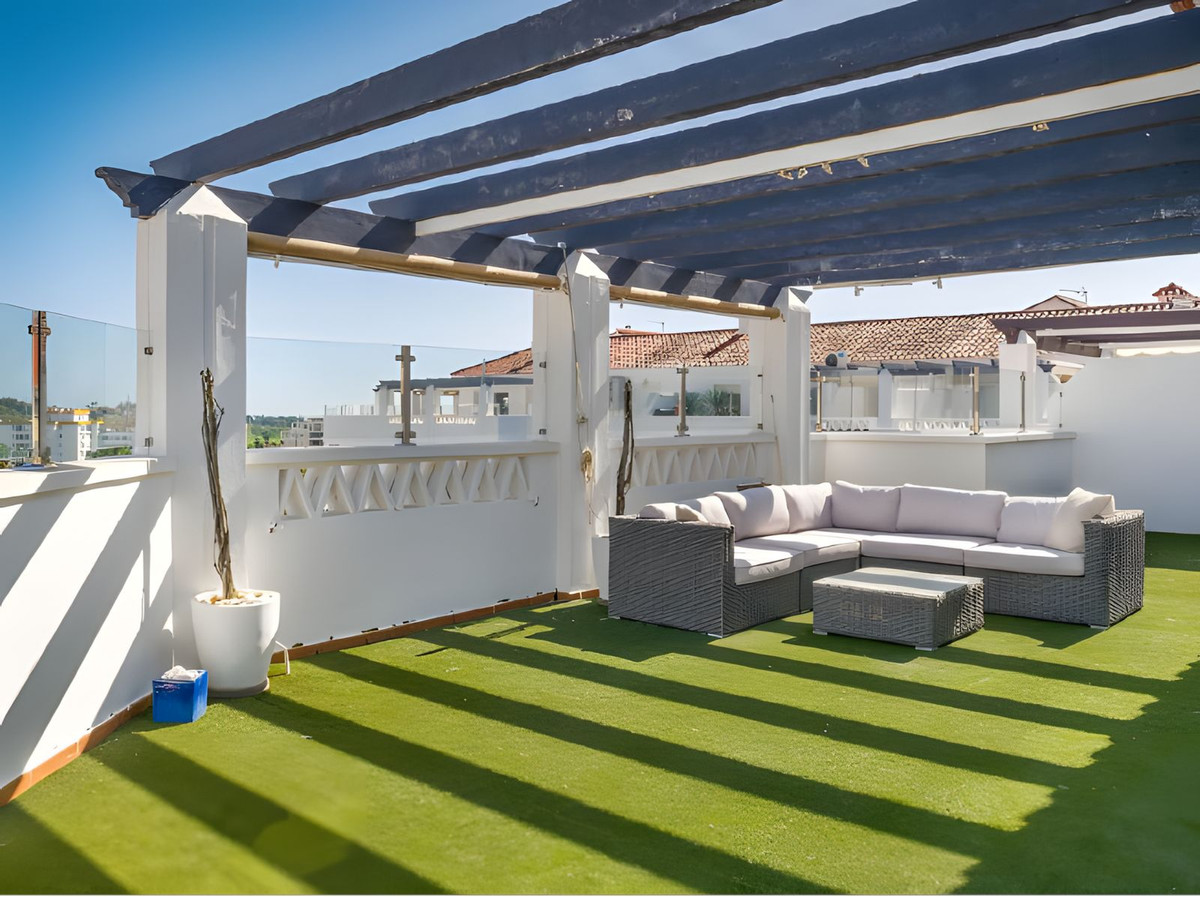 3 Bedroom Apartment for Sale in La Campana — 8