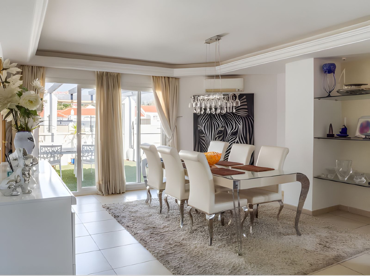3 Bedroom Apartment for Sale in La Campana — 9