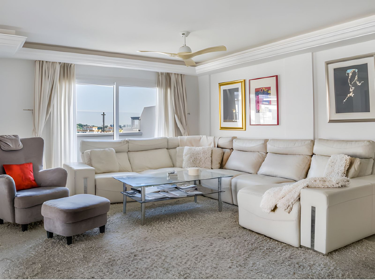 3 Bedroom Apartment for Sale in La Campana — view 10