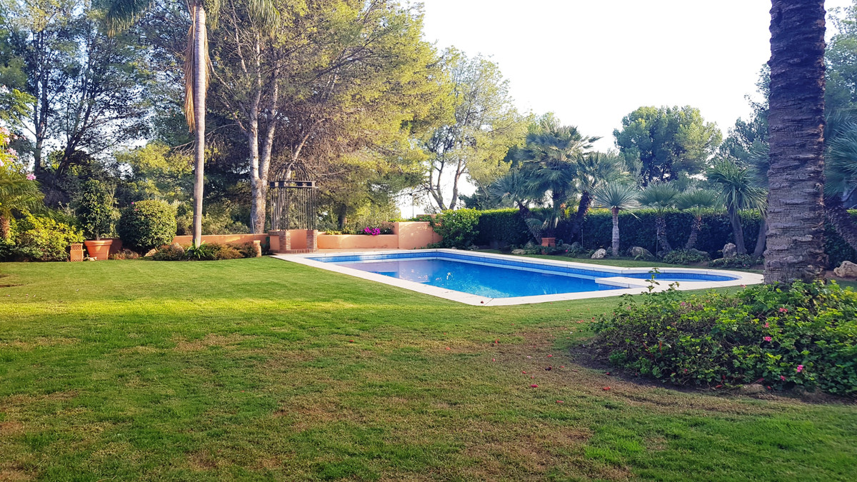 4 Bedroom Villa for Sale in Sierra Blanca — 4