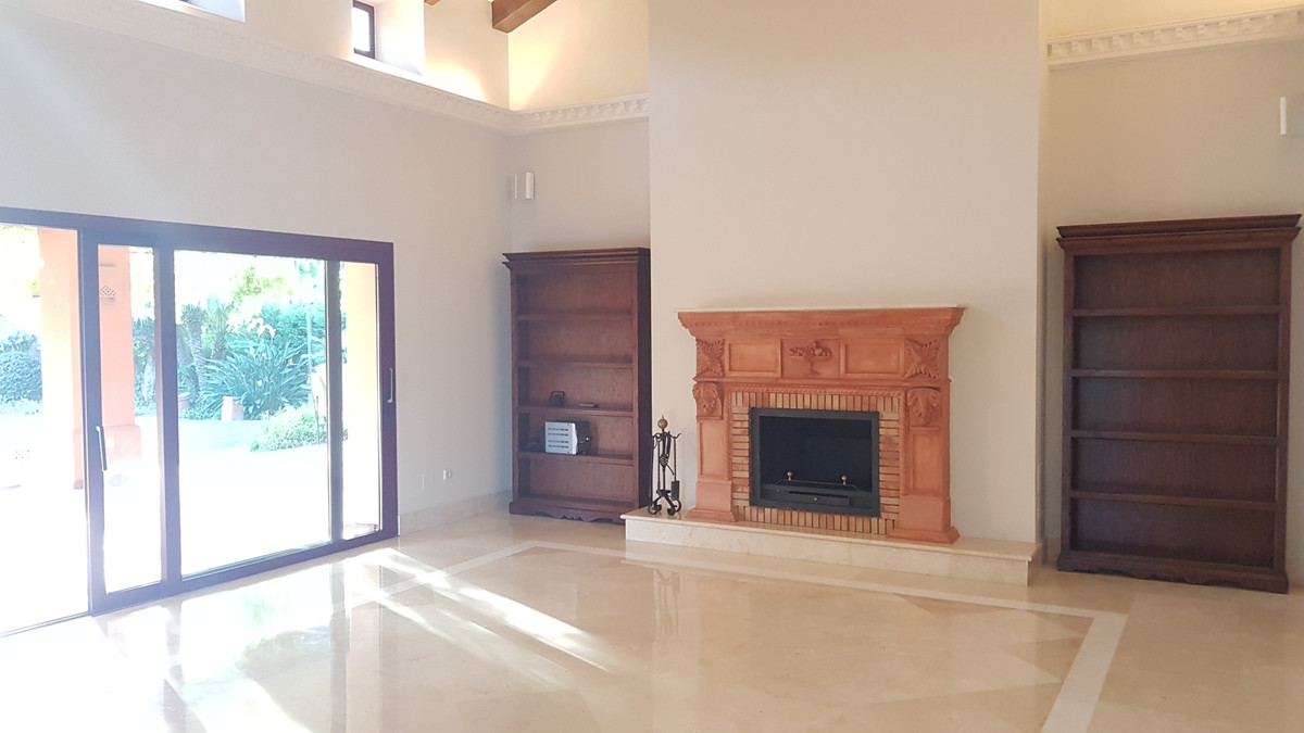 4 Bedroom Villa for Sale in Sierra Blanca — 9