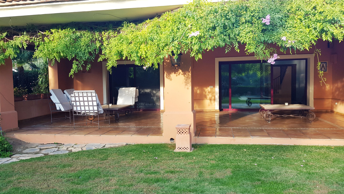 4 Bedroom Villa for Sale in Sierra Blanca — view 10