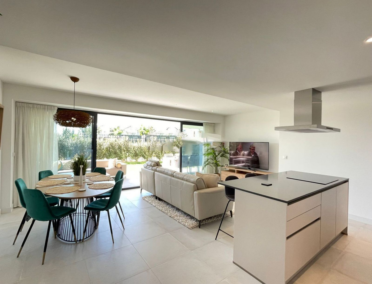 3 Bedroom Apartment for Sale in Selwo — 3
