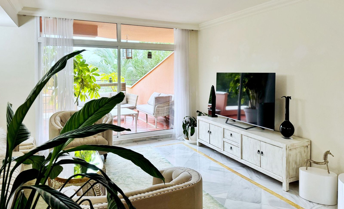 2 Bedroom Apartment for Sale in Nueva Andalucía — 3