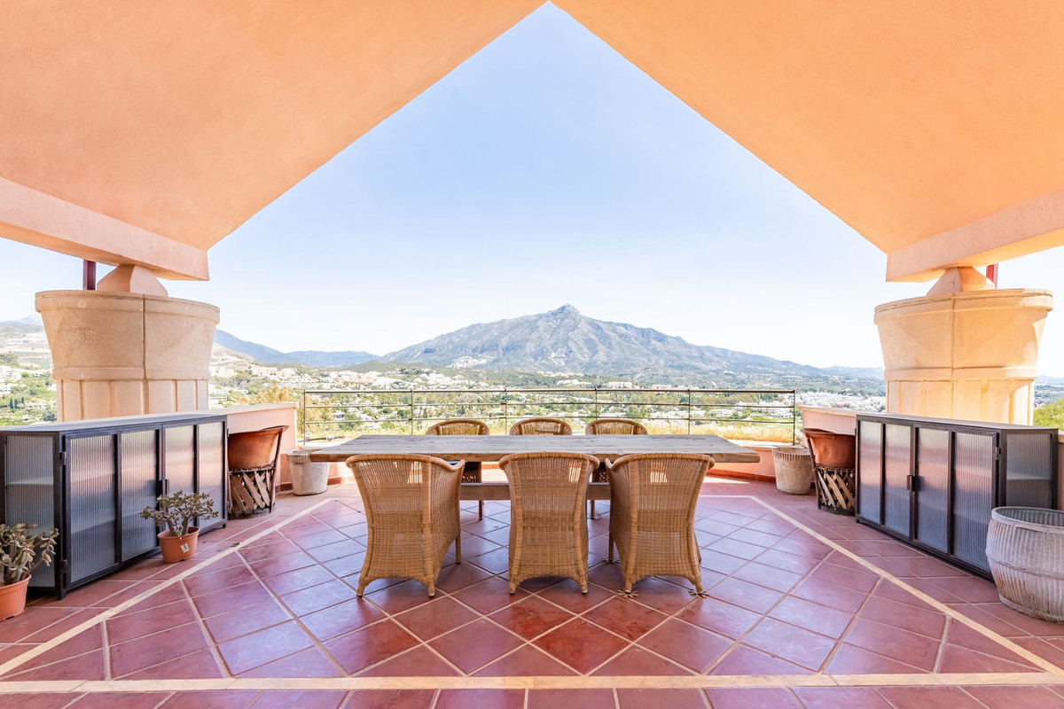 5 Bedroom Apartment for Sale in Nueva Andalucía