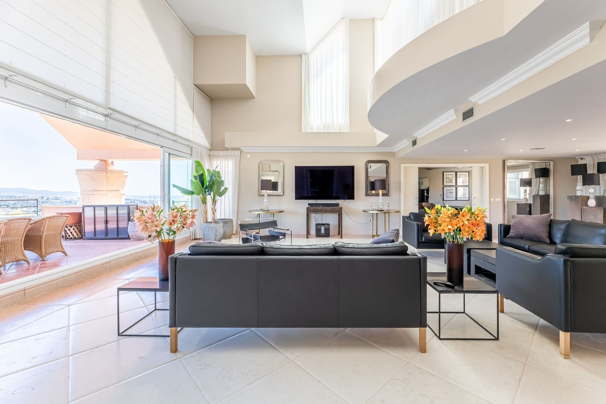 5 Bedroom Apartment for Sale in Nueva Andalucía — 6