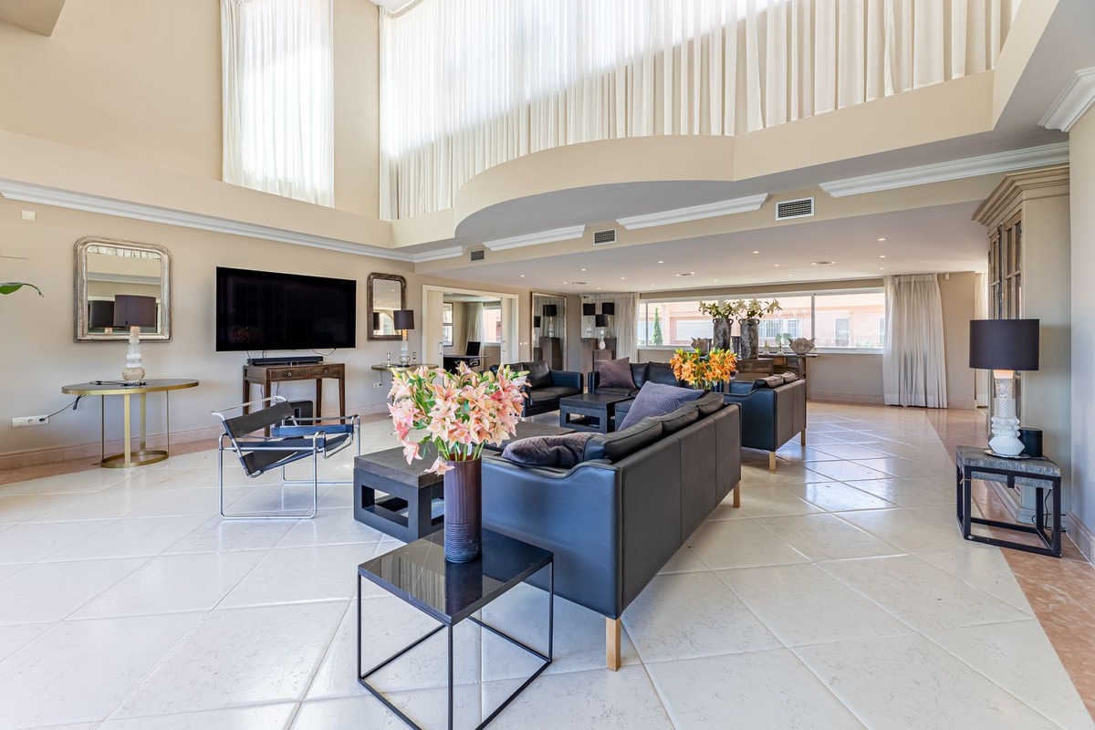 5 Bedroom Apartment for Sale in Nueva Andalucía — 7