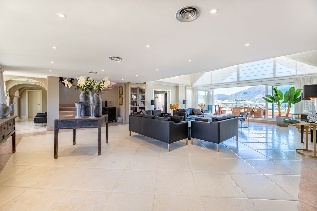 5 Bedroom Apartment for Sale in Nueva Andalucía — 8
