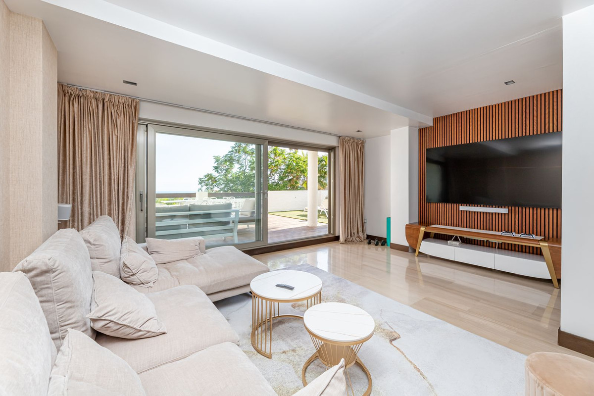 2 Bedroom Apartment for Sale in Benahavís