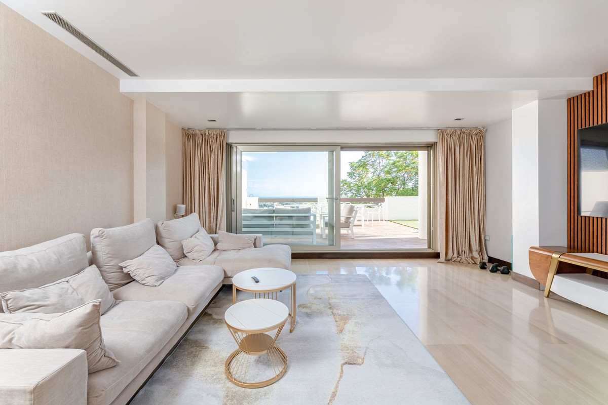 2 Bedroom Apartment for Sale in Benahavís — 2