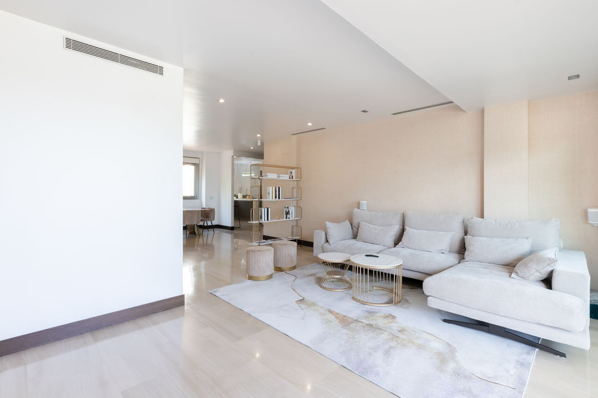 2 Bedroom Apartment for Sale in Benahavís — 3