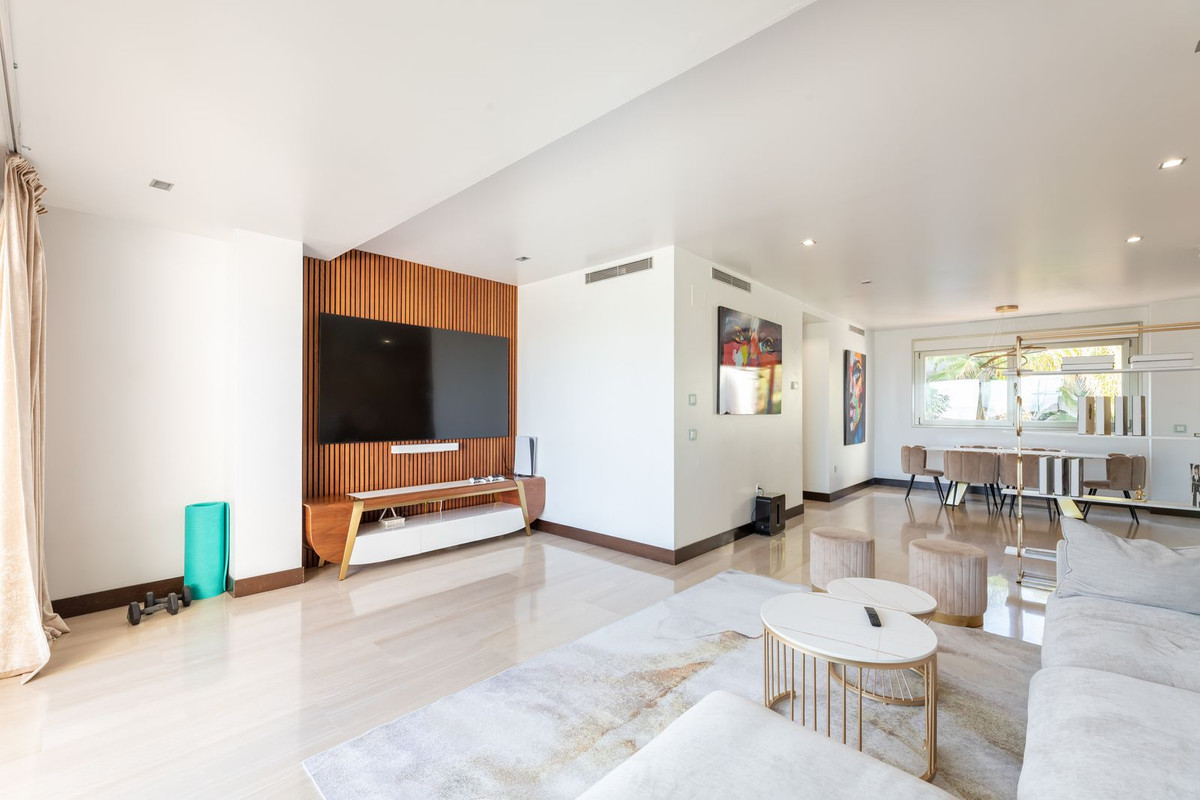 2 Bedroom Apartment for Sale in Benahavís — 5