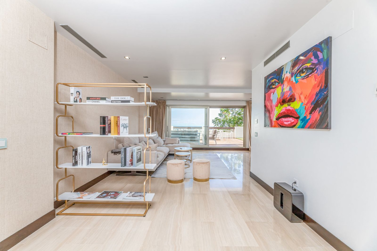 2 Bedroom Apartment for Sale in Benahavís — 6