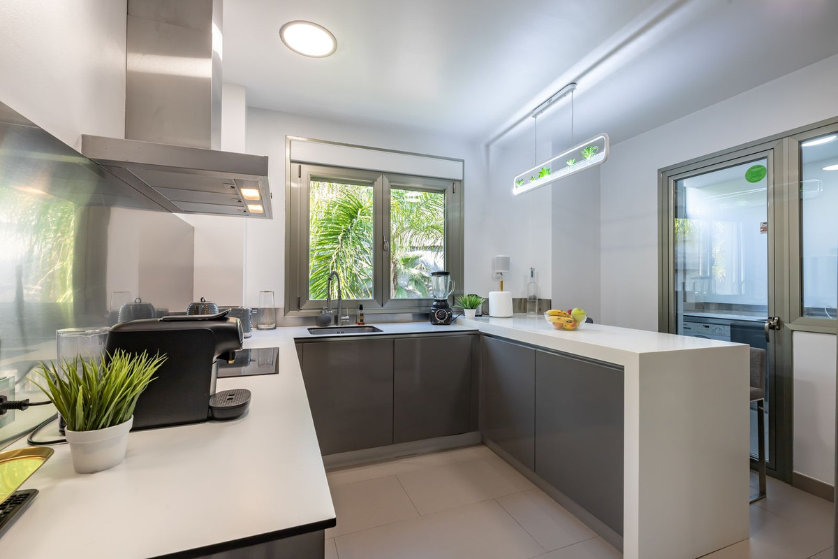 2 Bedroom Apartment for Sale in Benahavís — 8