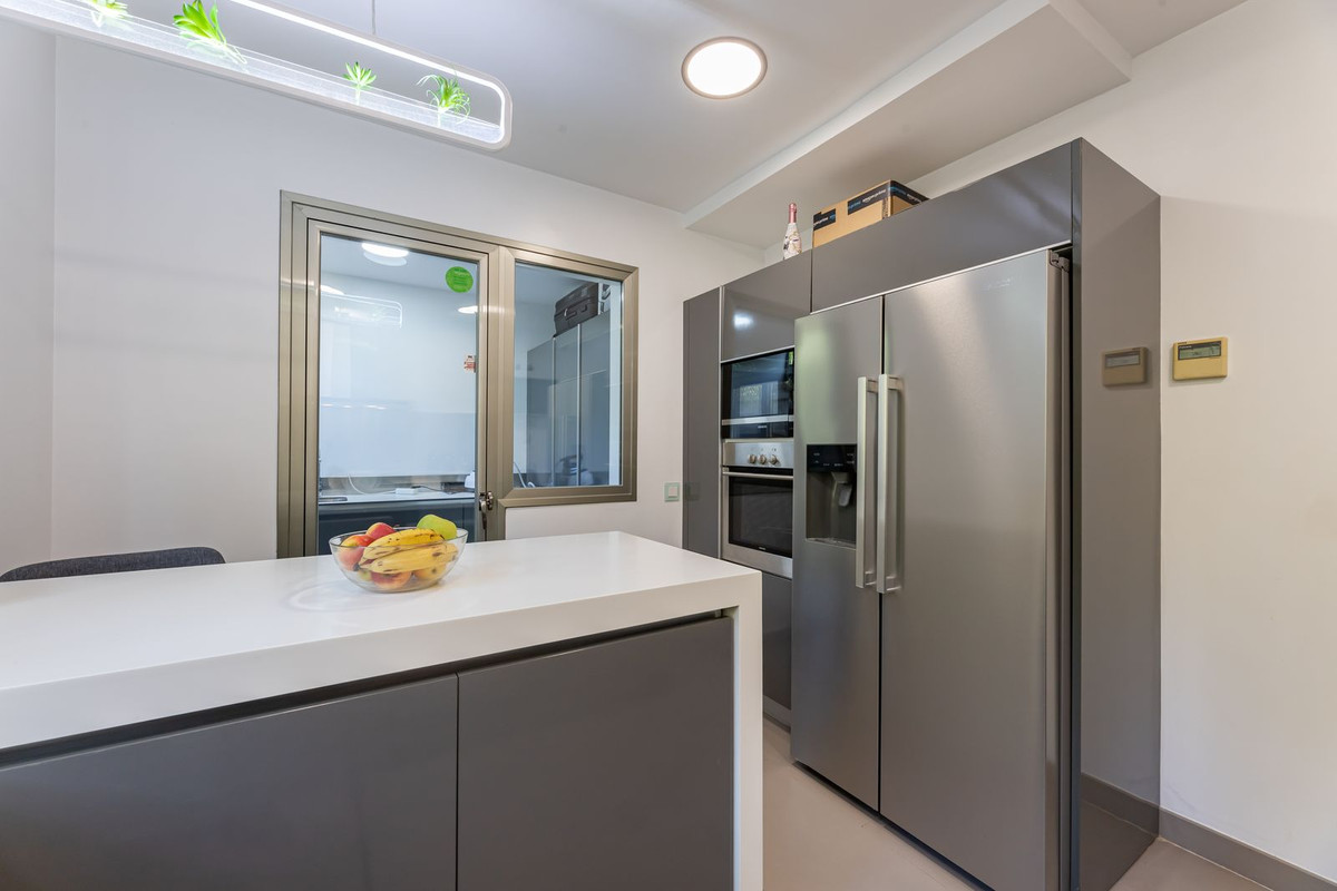 2 Bedroom Apartment for Sale in Benahavís — view 10