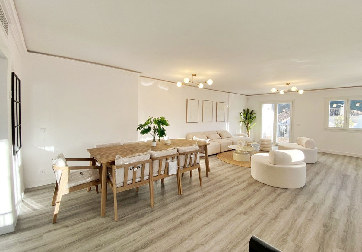 5 Bedroom Apartment for Sale in Benahavís