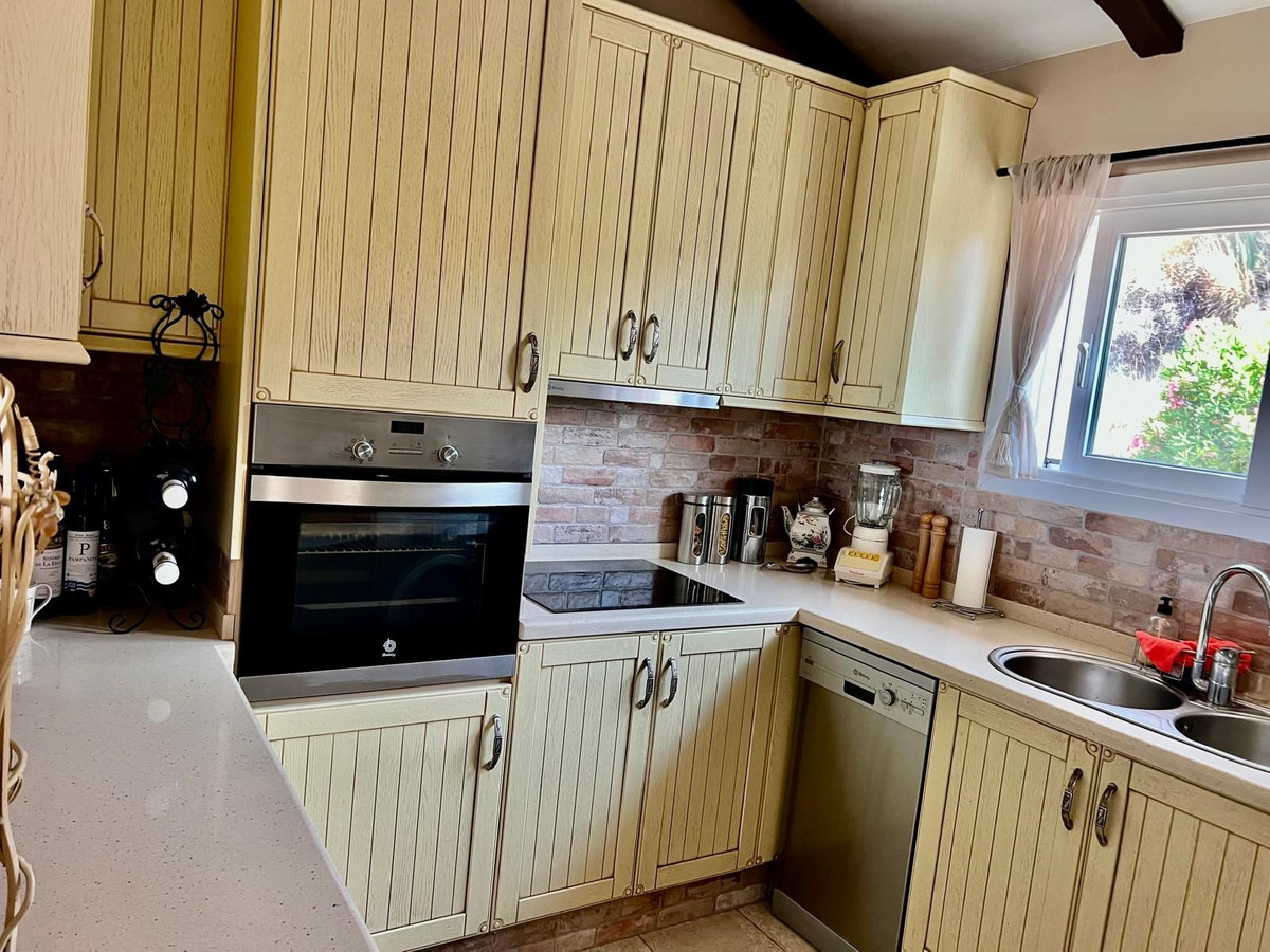 3 Bedroom Villa for Sale in Estepona — 7