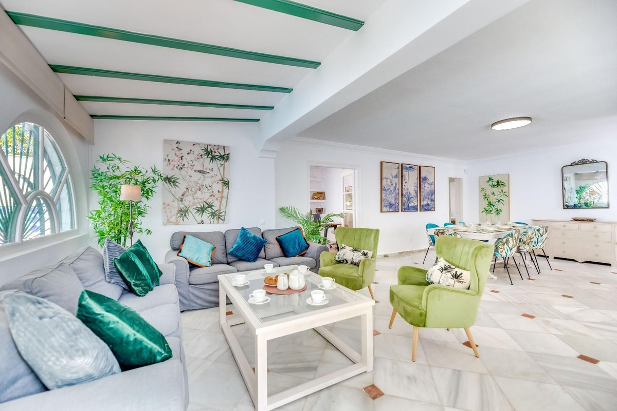 5 Bedroom Villa for Sale in Nueva Andalucía — 2
