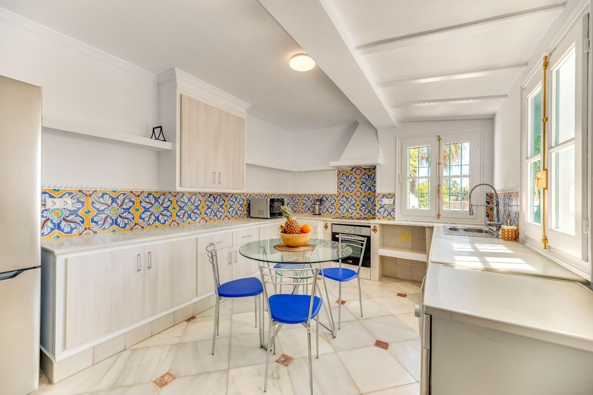 5 Bedroom Villa for Sale in Nueva Andalucía — 8