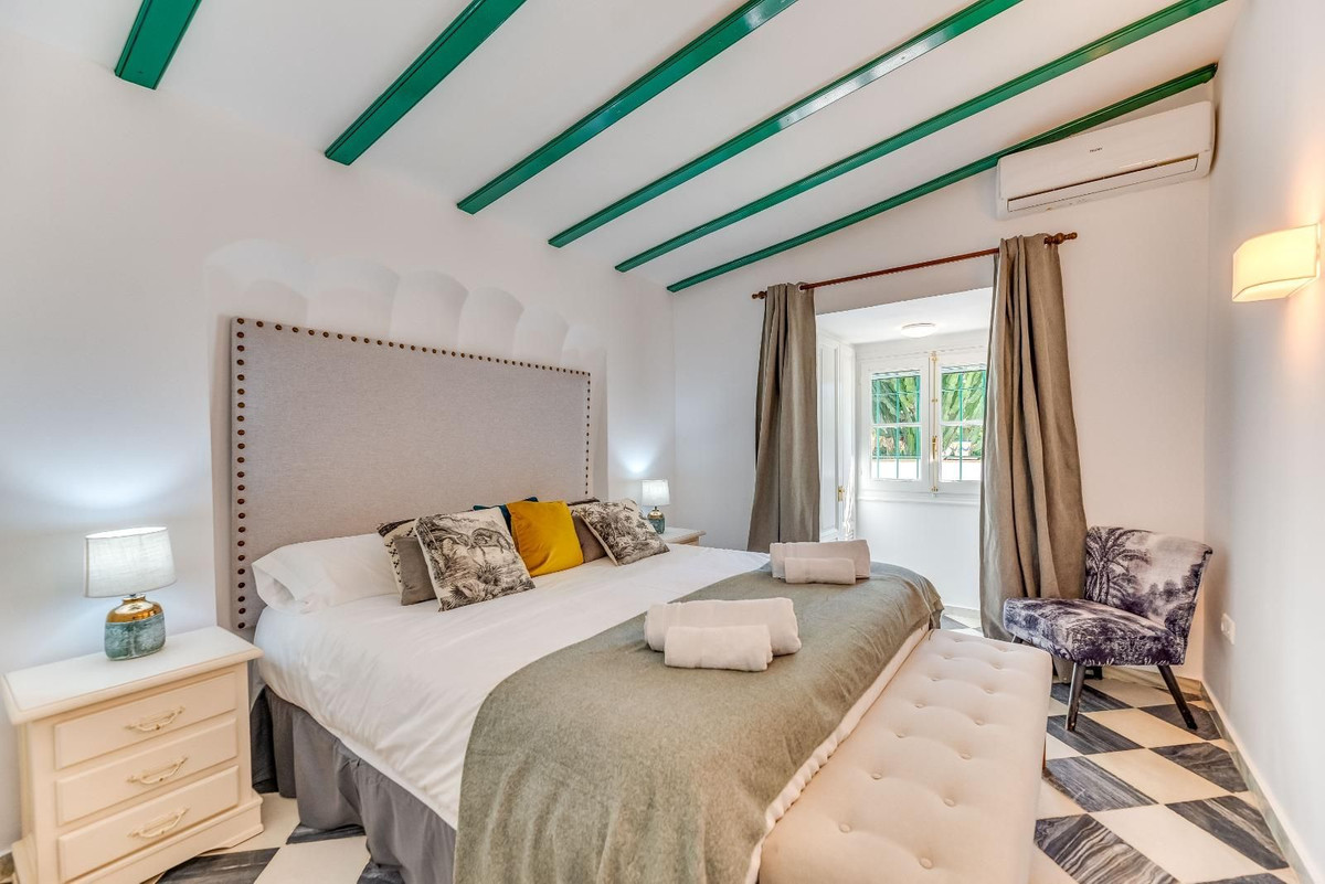 5 Bedroom Villa for Sale in Nueva Andalucía — view 10