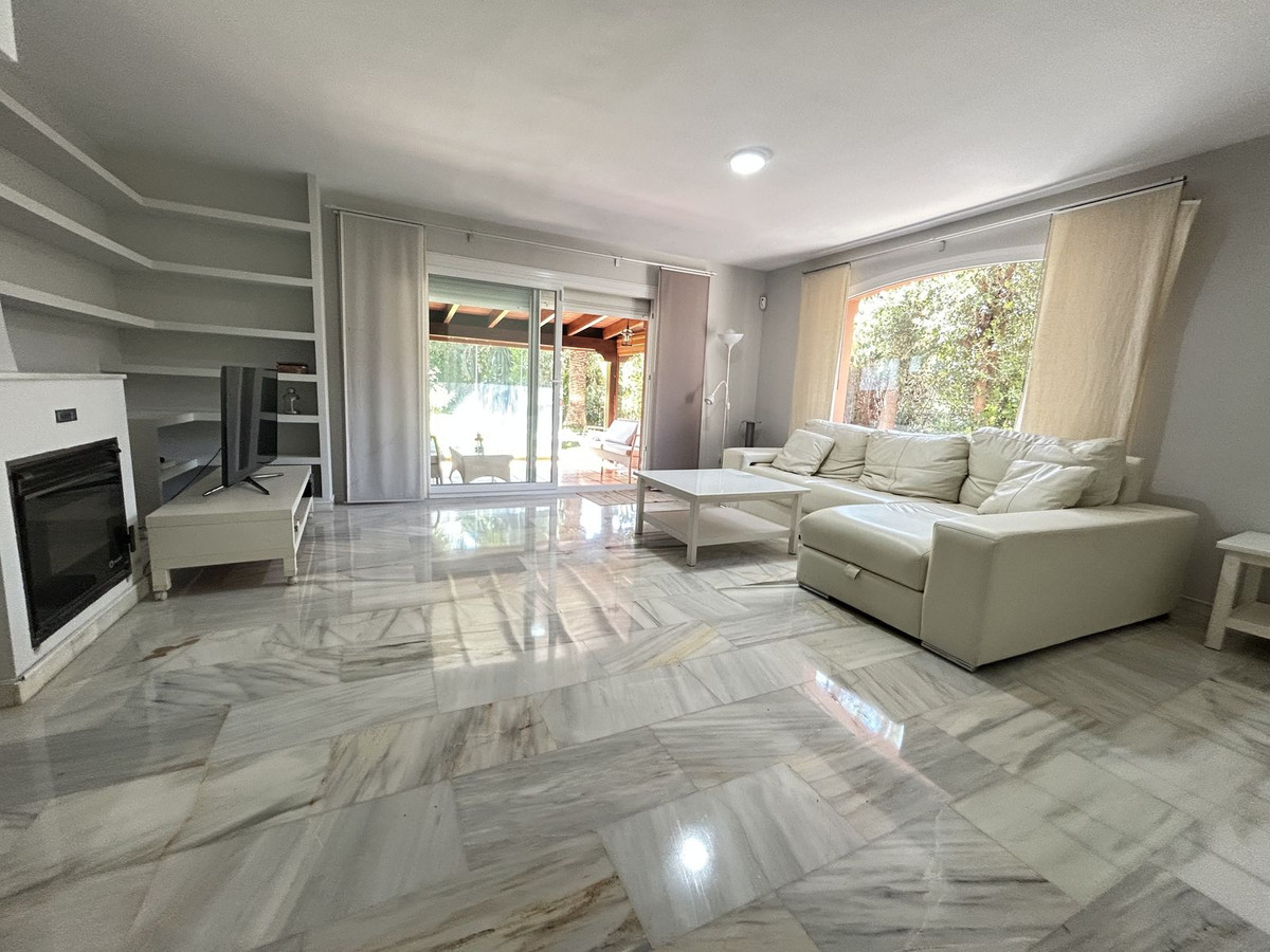 4 Bedroom Villa for Sale in Atalaya — 4