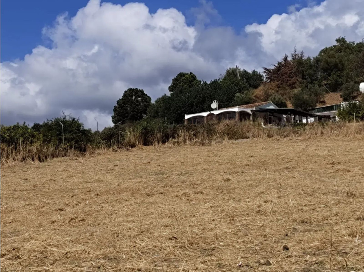 Plot for Sale in Estepona — 3
