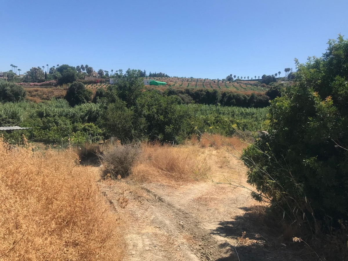 Plot for Sale in Estepona — 2