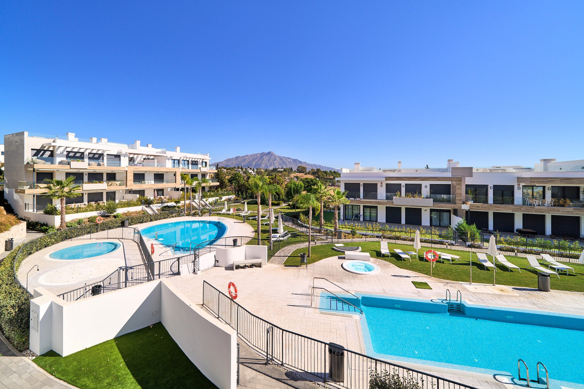 2 Bedroom Apartment for Sale in Estepona