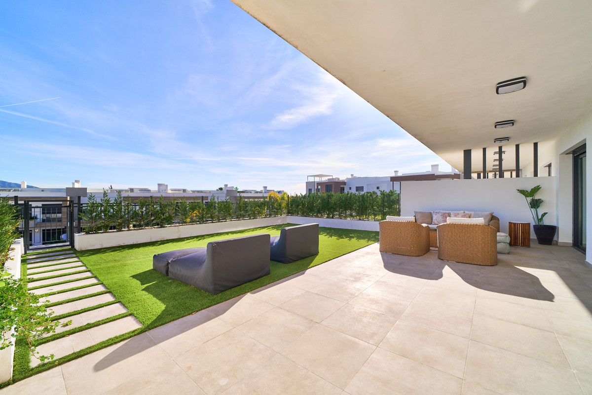 2 Bedroom Apartment for Sale in Estepona — view 10