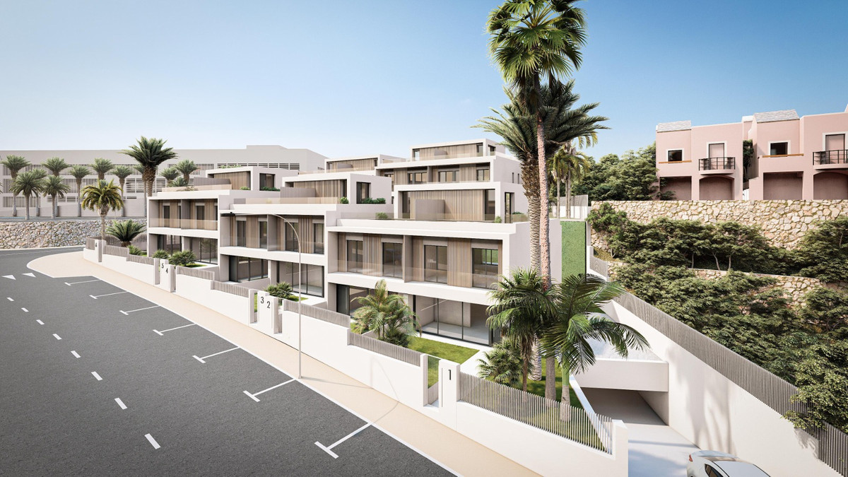 4 Bedroom Townhouse for Sale in Estepona