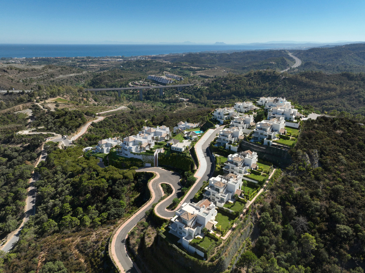 2 Bedroom Apartment for Sale in Benahavís — 3