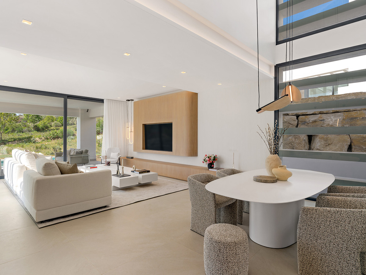3 Bedroom Villa for Sale in Estepona — 2