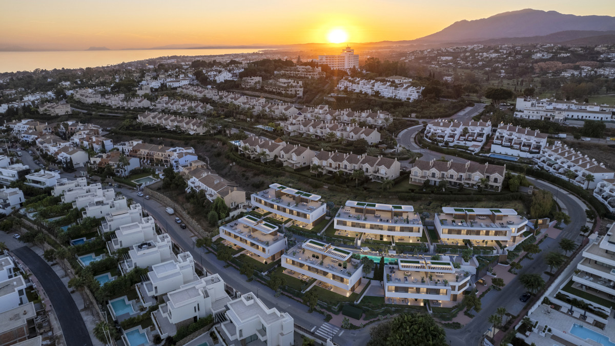 4 Bedroom Townhouse for Sale in El Paraiso