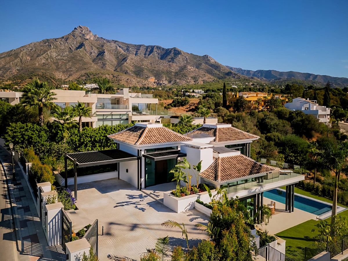 4 Bedroom Villa for Sale in Marbella — 2