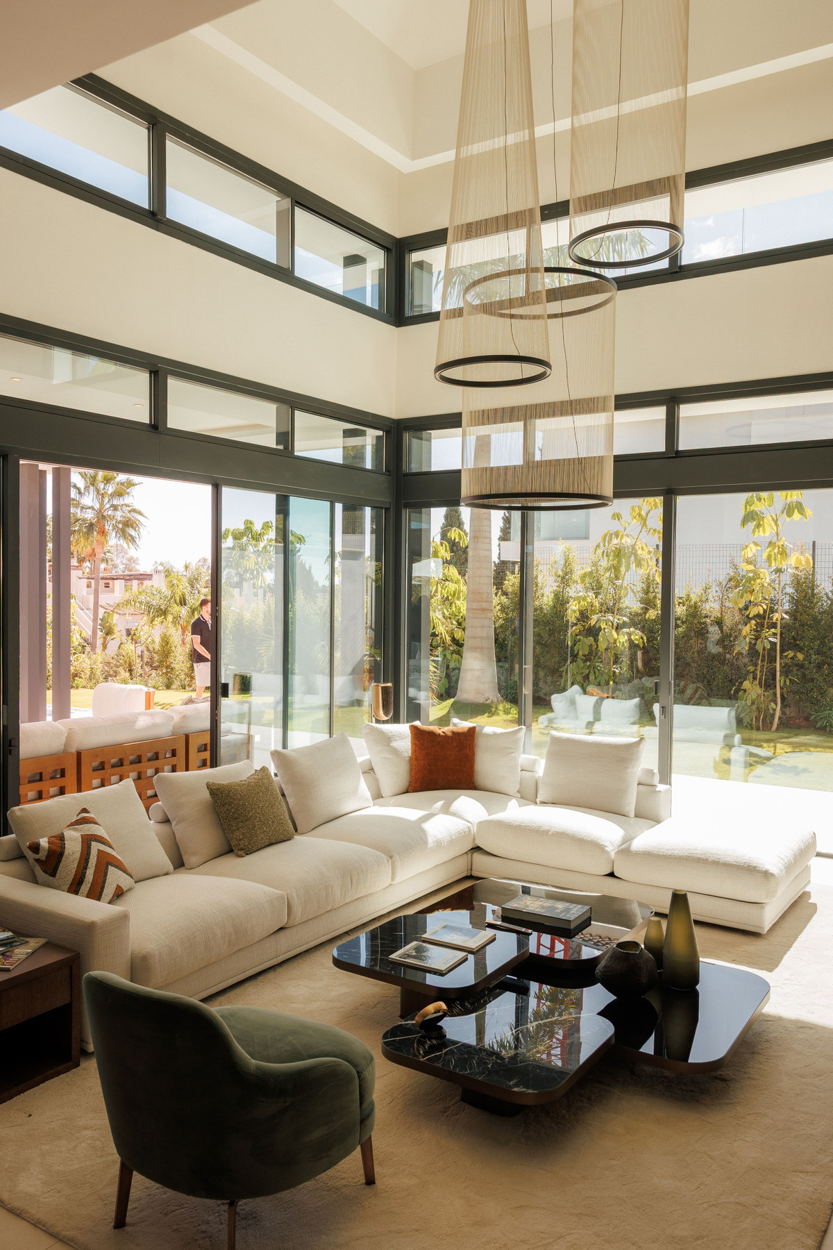 4 Bedroom Villa for Sale in Marbella — 4