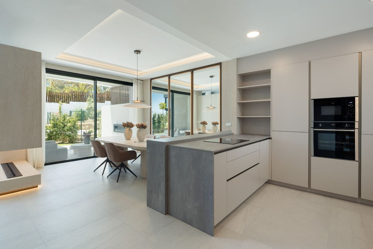 4 Bedroom Townhouse for Sale in Marbella — 4