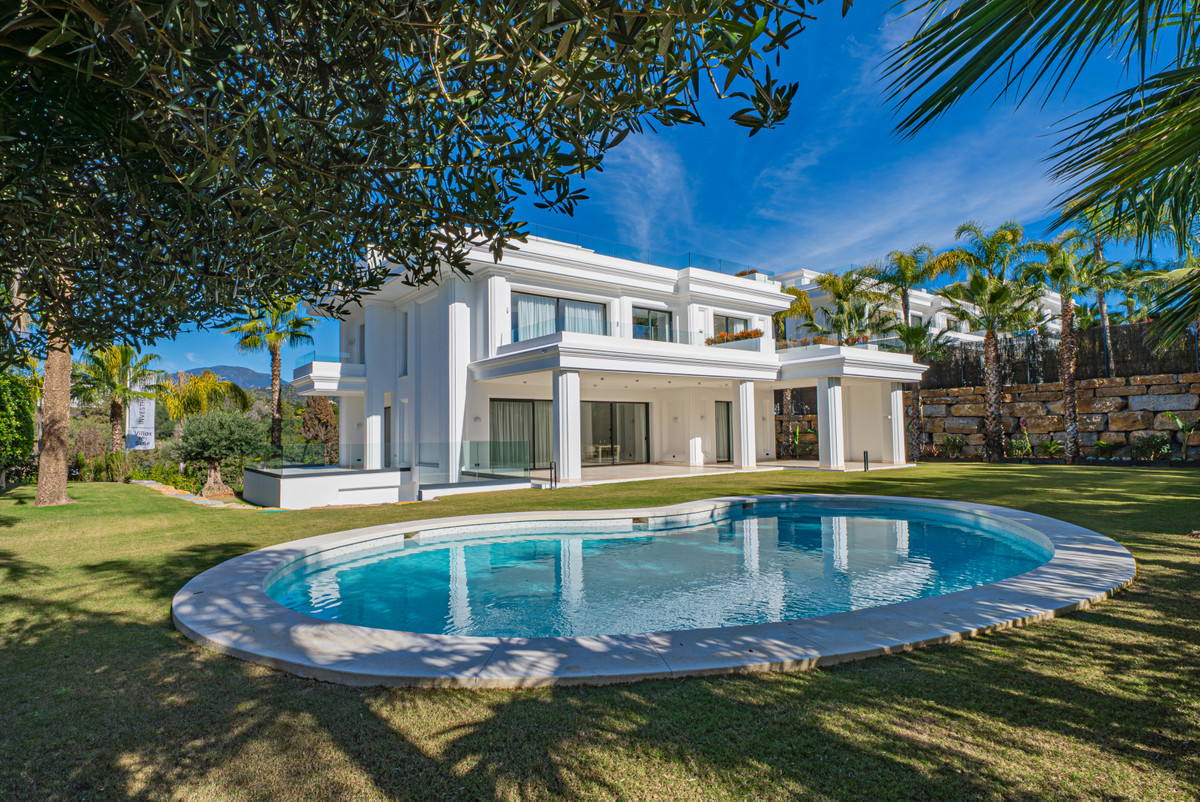 6 Bedroom Villa for Sale in The Golden Mile