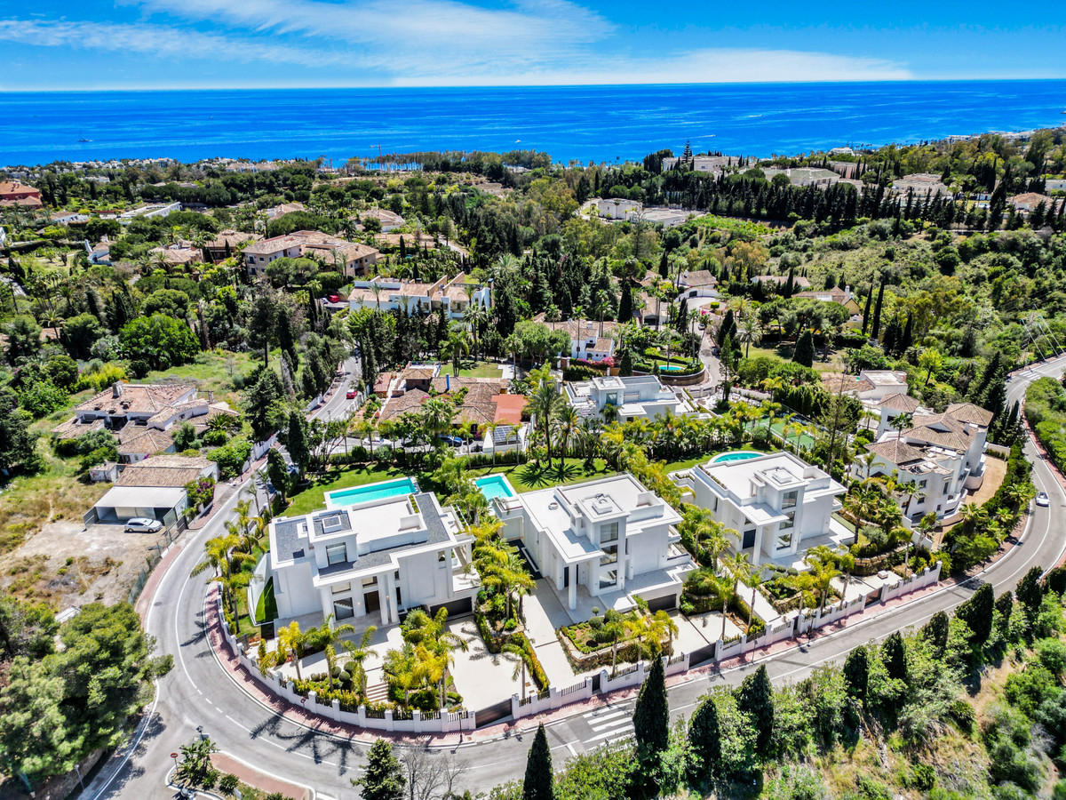 6 Bedroom Villa for Sale in The Golden Mile — 2