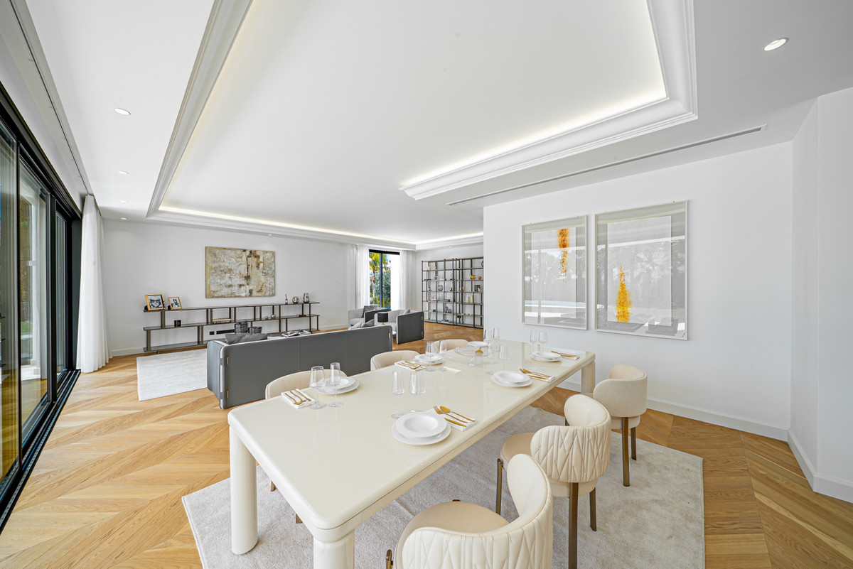 6 Bedroom Villa for Sale in The Golden Mile — 8