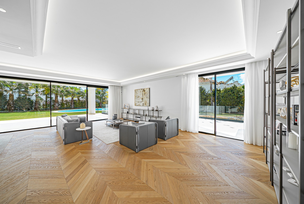 6 Bedroom Villa for Sale in The Golden Mile — view 10